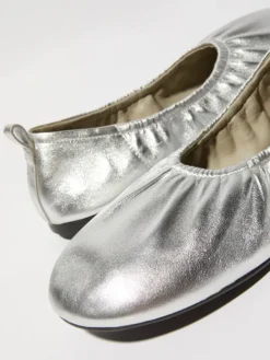 Laminated leather ballet flats - silver