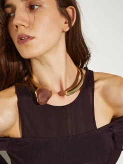 Metal and resin choker - chocolate