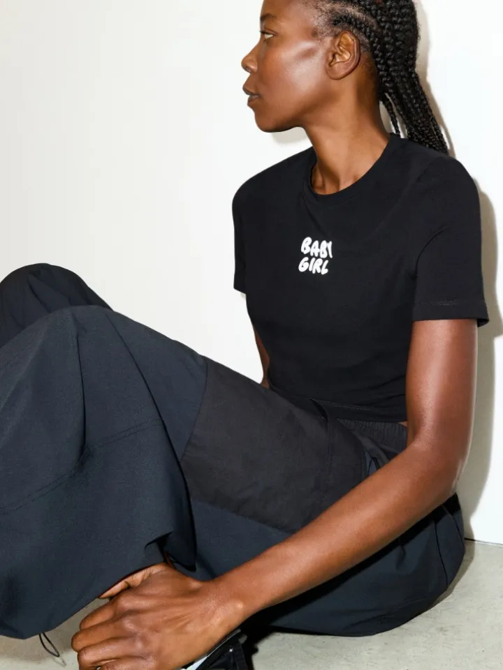 Slogan-print cropped T-shirt - black