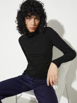 Stretch-tricot turtleneck - black