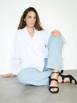 Textured leather sandals - black